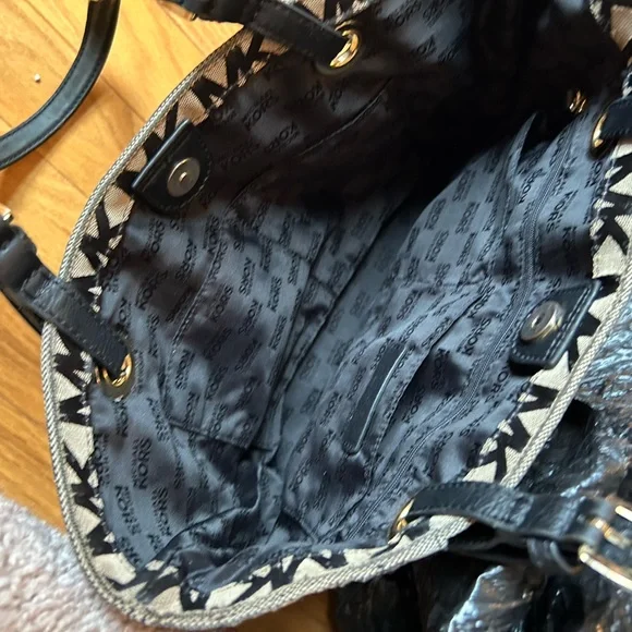 Michael Kors Black and Tan Tote Bag beautiful! - Picture 15 of 16
